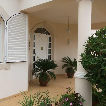 Проживание в семье Black Hill *